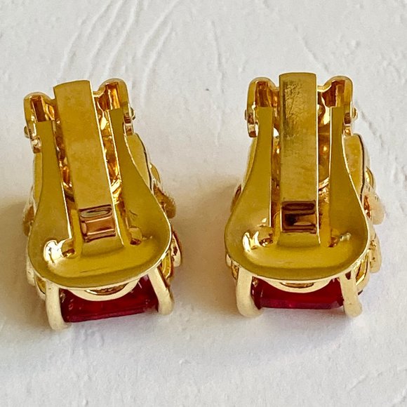 Vintage Red Glass Jewel Cut Gold Plated Clip On Earrings 1970s Made in USA New - Picture 4 of 12